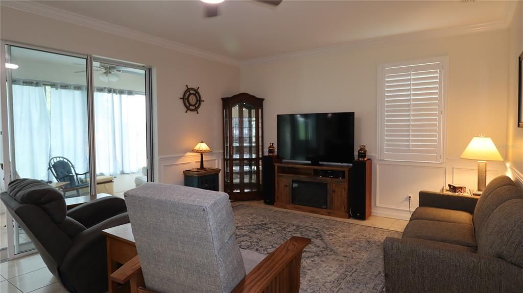 For Sale: $327,500 (3 beds, 2 baths, 1893 Square Feet)