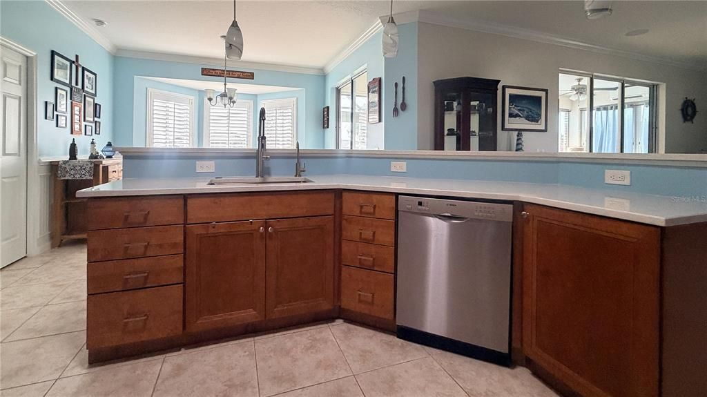 For Sale: $327,500 (3 beds, 2 baths, 1893 Square Feet)