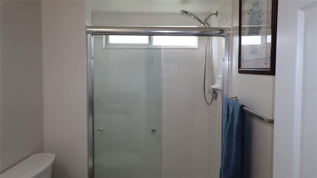 For Sale: $327,500 (3 beds, 2 baths, 1893 Square Feet)