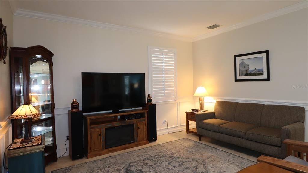 For Sale: $327,500 (3 beds, 2 baths, 1893 Square Feet)