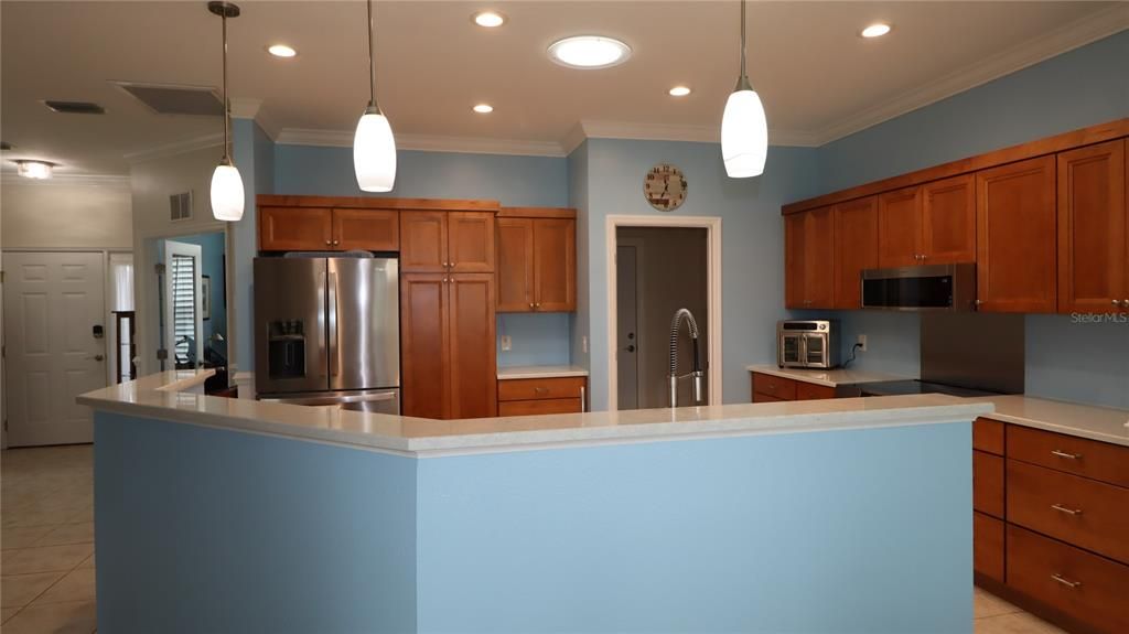 For Sale: $327,500 (3 beds, 2 baths, 1893 Square Feet)
