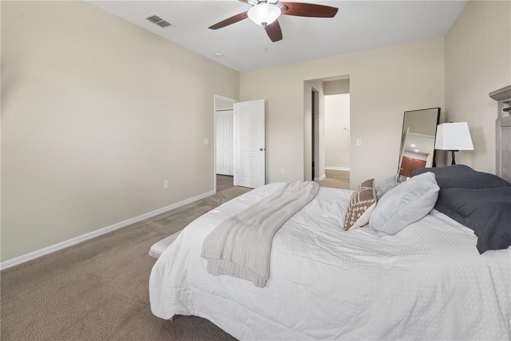 Activo con contrato: $334,900 (4 camas, 2 baños, 2732 Pies cuadrados)