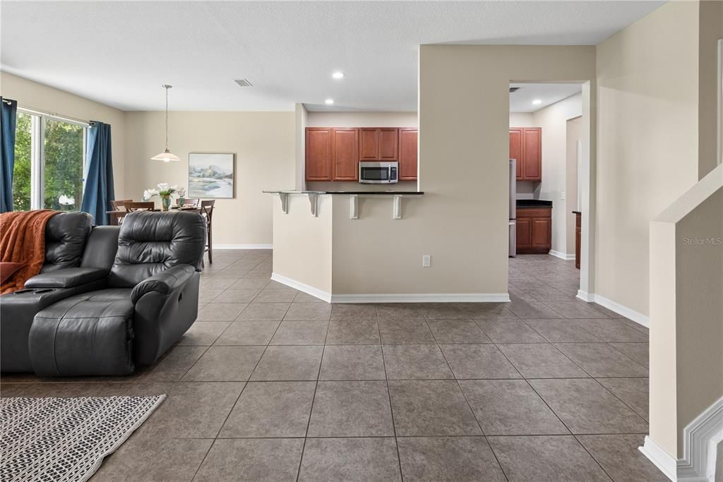 Activo con contrato: $334,900 (4 camas, 2 baños, 2732 Pies cuadrados)