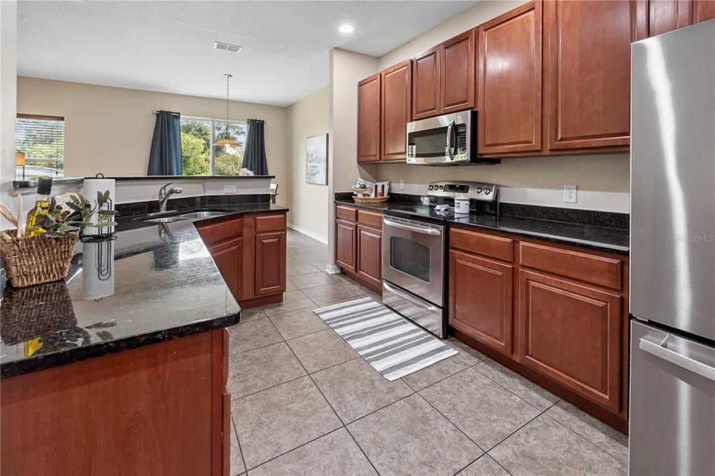 Activo con contrato: $334,900 (4 camas, 2 baños, 2732 Pies cuadrados)
