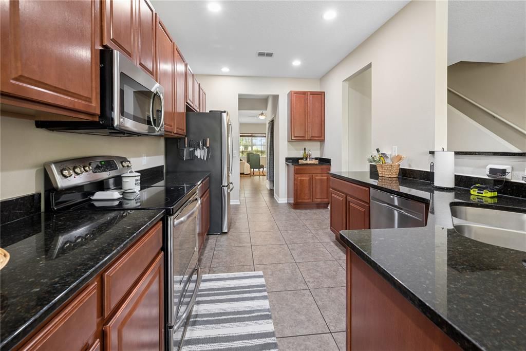 Activo con contrato: $334,900 (4 camas, 2 baños, 2732 Pies cuadrados)
