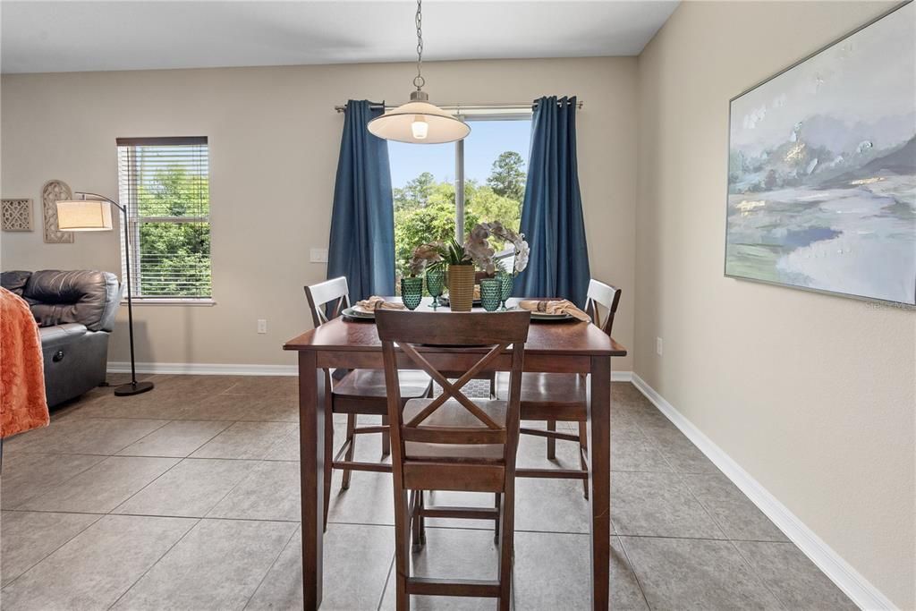 Activo con contrato: $334,900 (4 camas, 2 baños, 2732 Pies cuadrados)