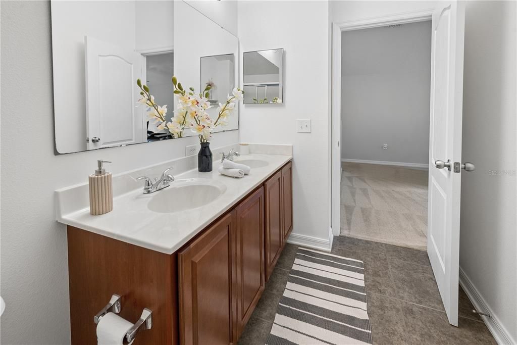 Activo con contrato: $334,900 (4 camas, 2 baños, 2732 Pies cuadrados)