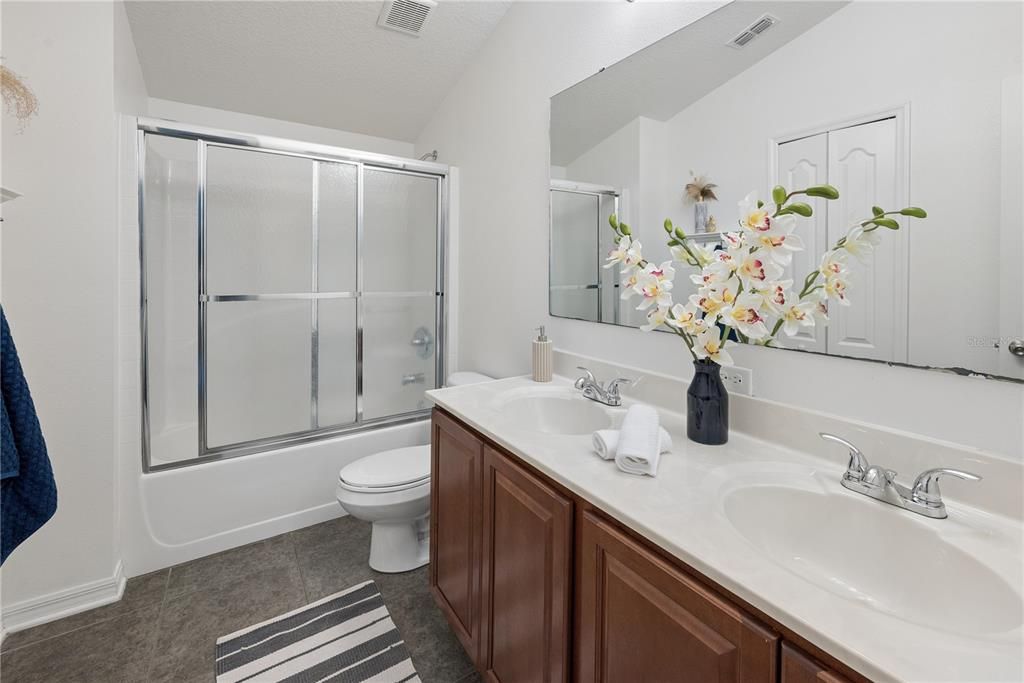 Activo con contrato: $334,900 (4 camas, 2 baños, 2732 Pies cuadrados)