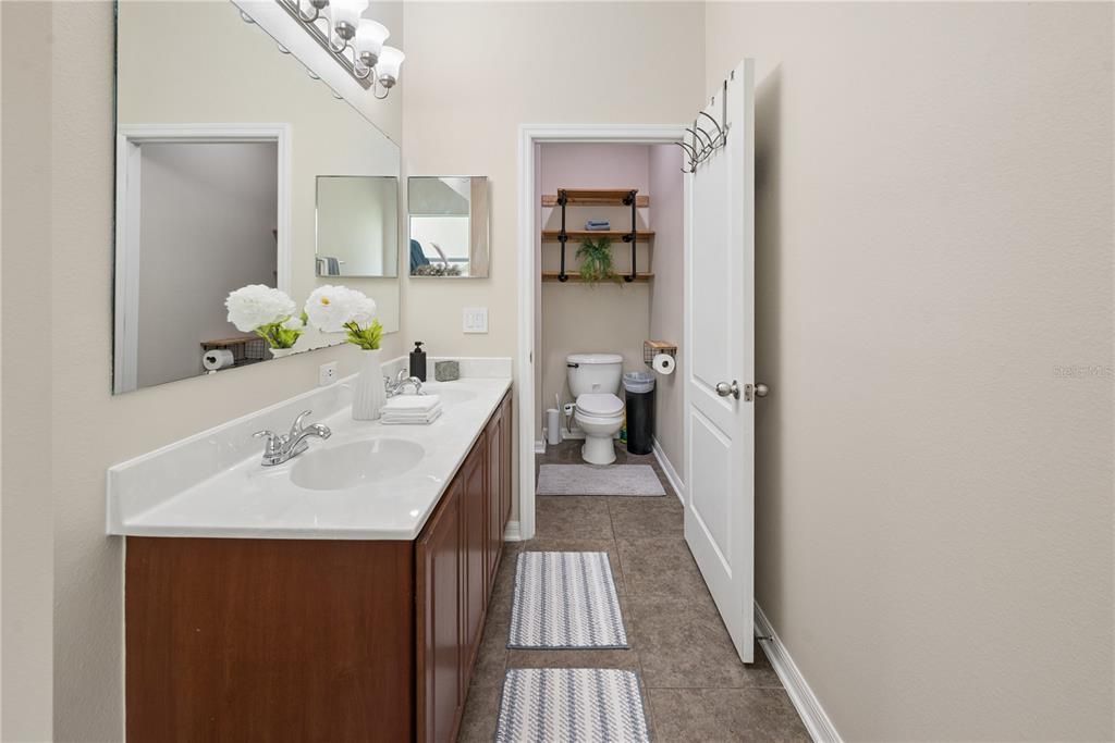 Activo con contrato: $334,900 (4 camas, 2 baños, 2732 Pies cuadrados)