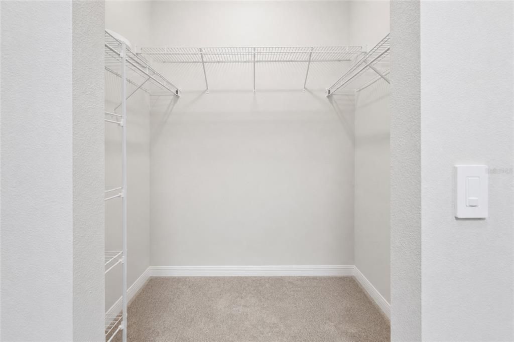 Activo con contrato: $334,900 (4 camas, 2 baños, 2732 Pies cuadrados)