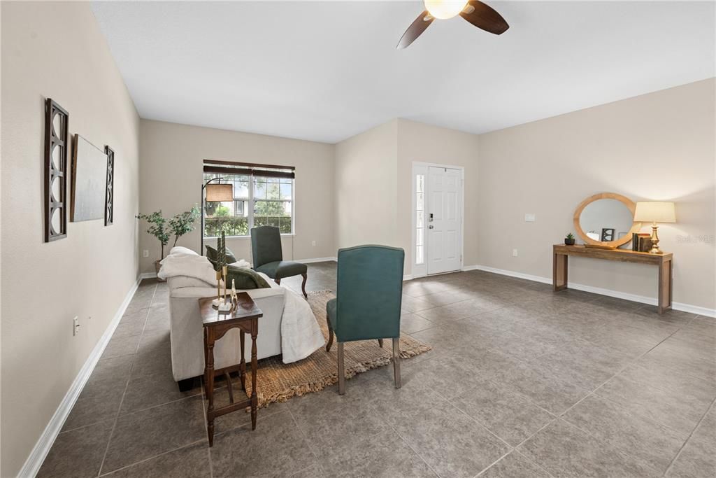 Activo con contrato: $334,900 (4 camas, 2 baños, 2732 Pies cuadrados)