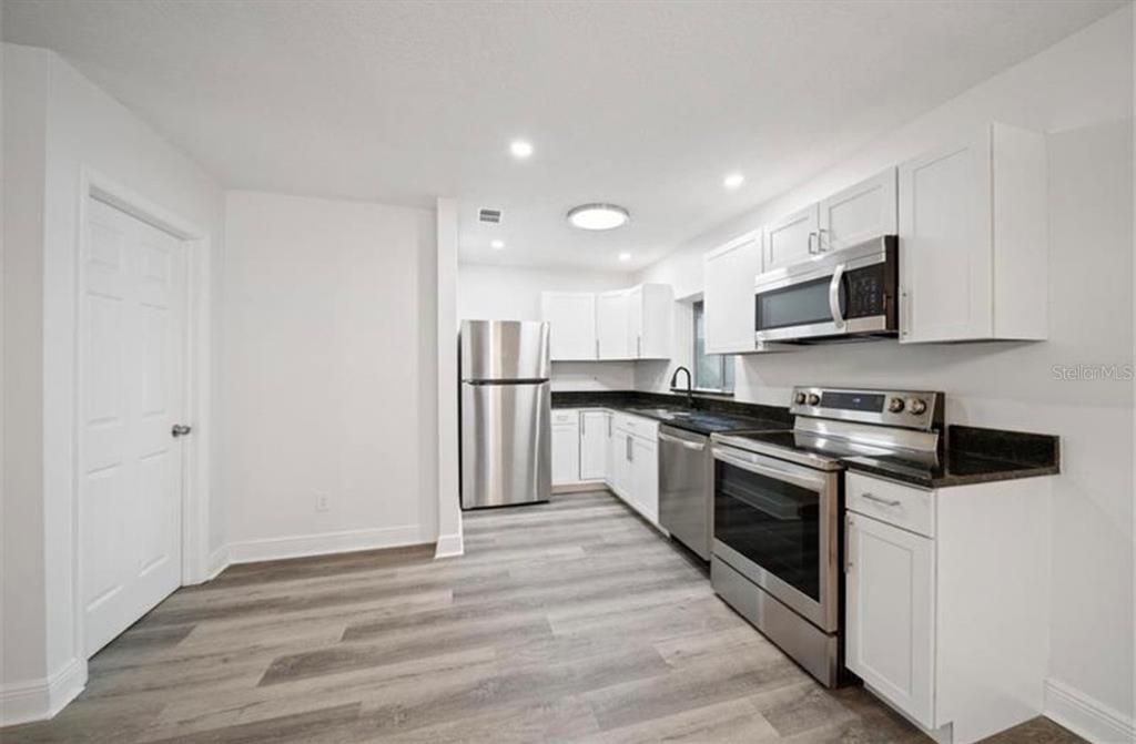For Rent: $2,450 (3 beds, 2 baths, 1211 Square Feet)