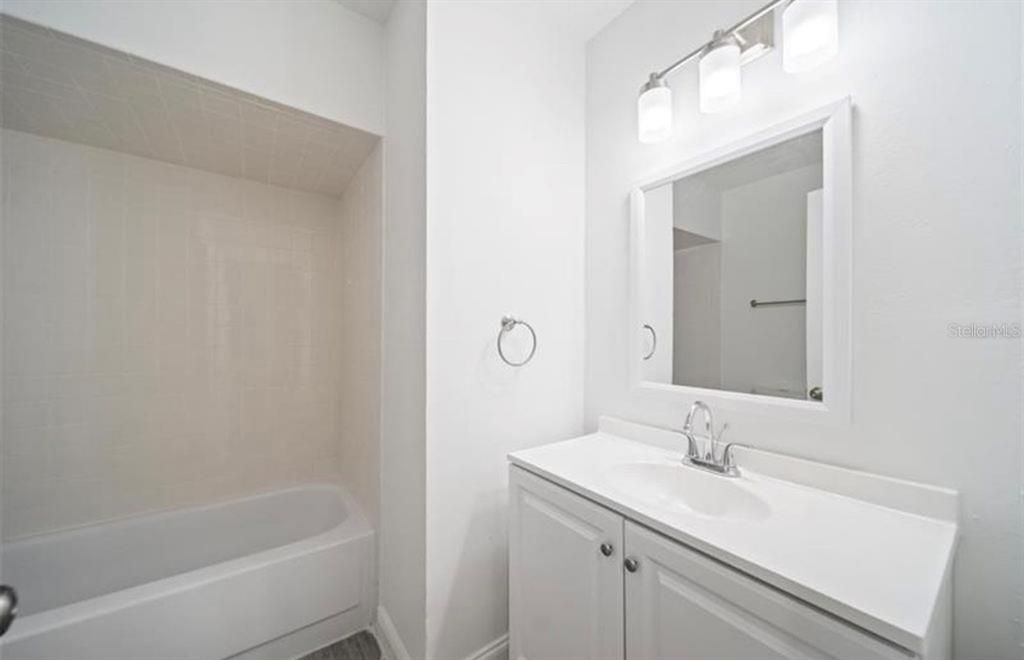 For Rent: $2,450 (3 beds, 2 baths, 1211 Square Feet)