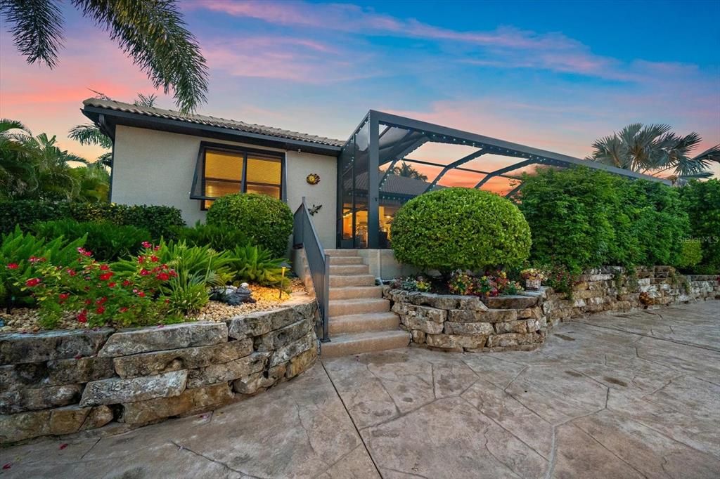 For Sale: $1,200,000 (3 beds, 2 baths, 2601 Square Feet)