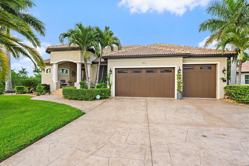 For Sale: $1,200,000 (3 beds, 2 baths, 2601 Square Feet)