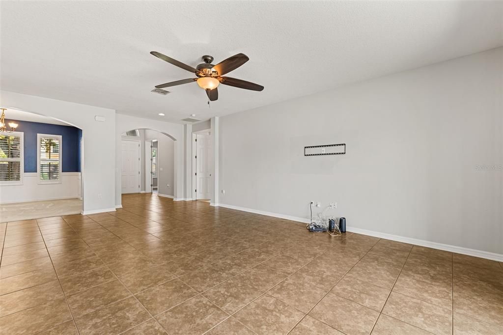 For Sale: $500,000 (4 beds, 3 baths, 2623 Square Feet)