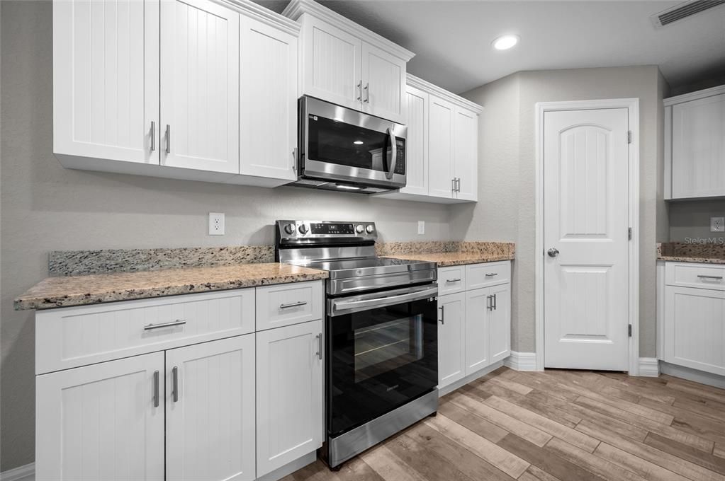 For Sale: $319,900 (3 beds, 2 baths, 1601 Square Feet)
