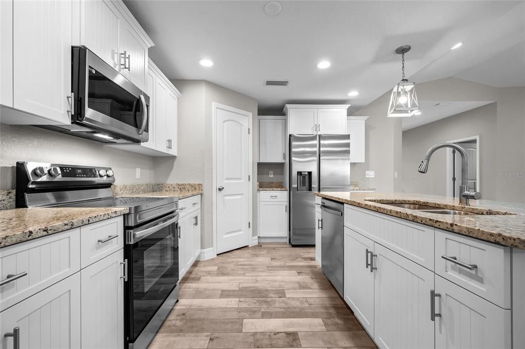 For Sale: $319,900 (3 beds, 2 baths, 1601 Square Feet)
