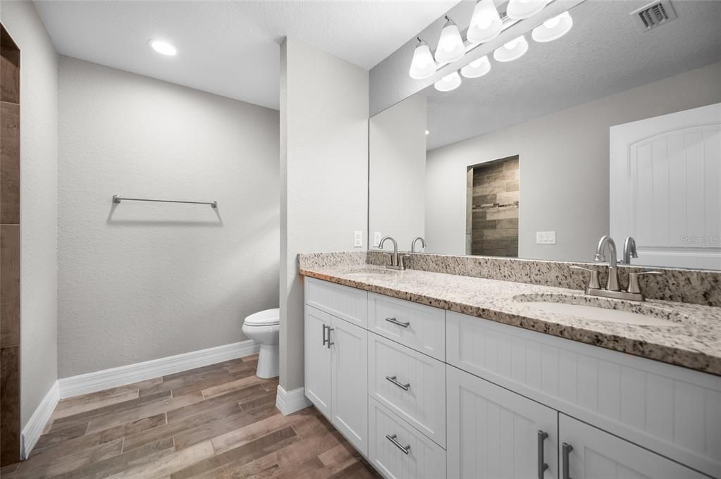For Sale: $319,900 (3 beds, 2 baths, 1601 Square Feet)