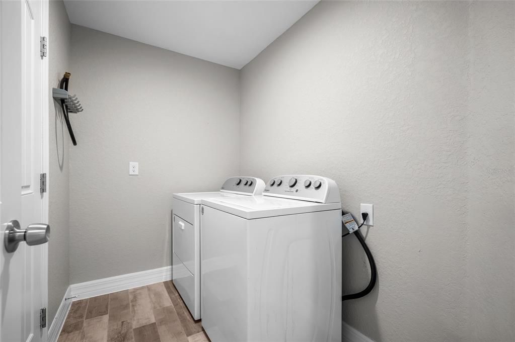 For Sale: $319,900 (3 beds, 2 baths, 1601 Square Feet)