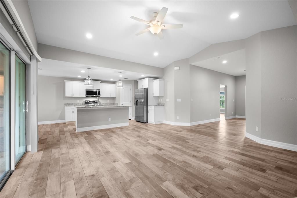 For Sale: $319,900 (3 beds, 2 baths, 1601 Square Feet)
