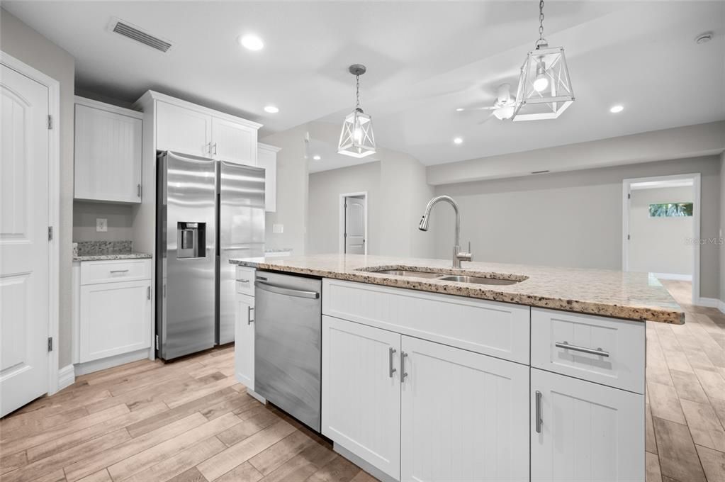 For Sale: $319,900 (3 beds, 2 baths, 1601 Square Feet)