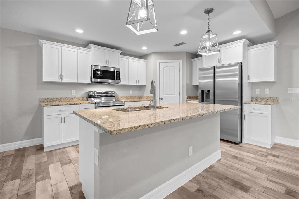 For Sale: $319,900 (3 beds, 2 baths, 1601 Square Feet)