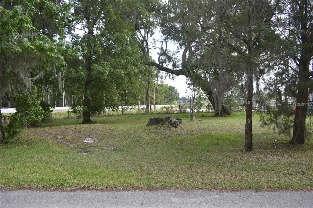 На продажу: $34,000 (0.13 acres)