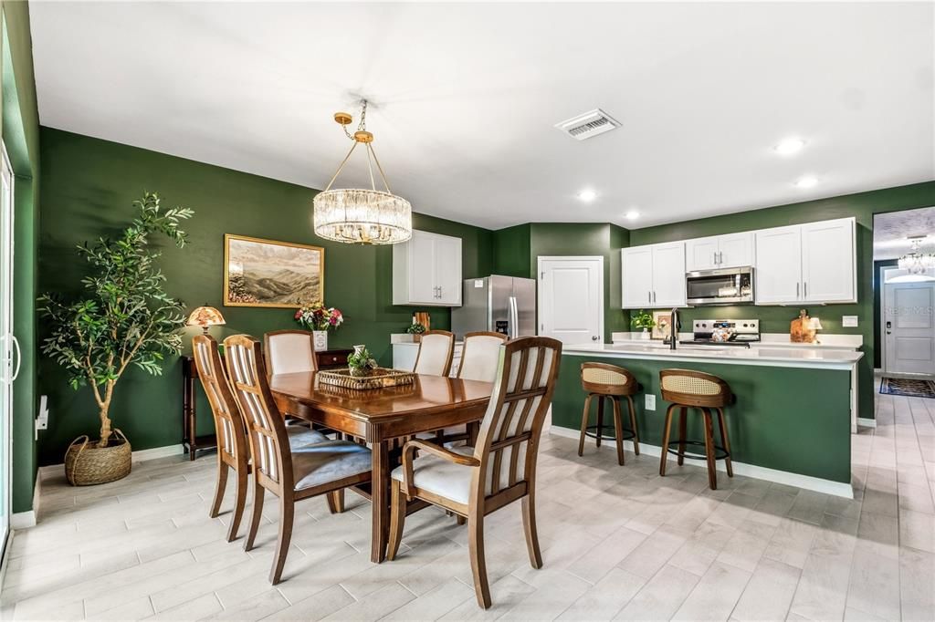 For Sale: $339,000 (4 beds, 2 baths, 1828 Square Feet)