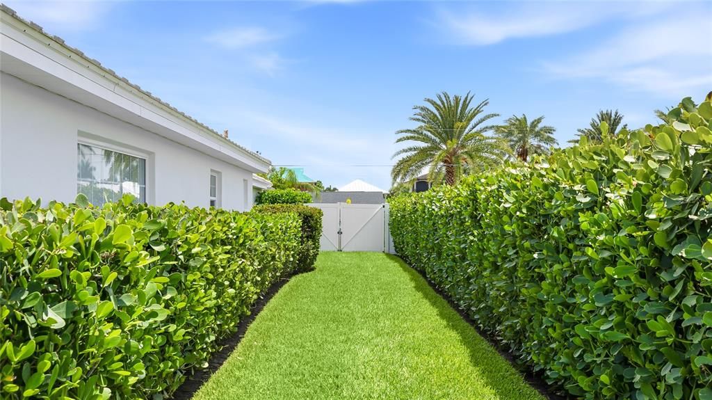 На продажу: $1,950,000 (4 спален, 2 ванн, 3269 Квадратных фут)