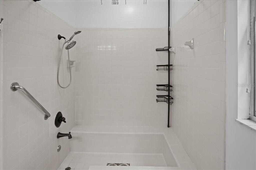 For Sale: $380,000 (3 beds, 2 baths, 1896 Square Feet)