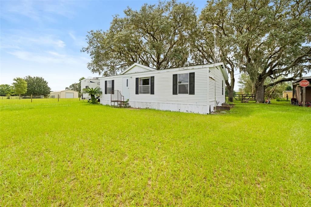 For Sale: $270,000 (3 beds, 2 baths, 864 Square Feet)