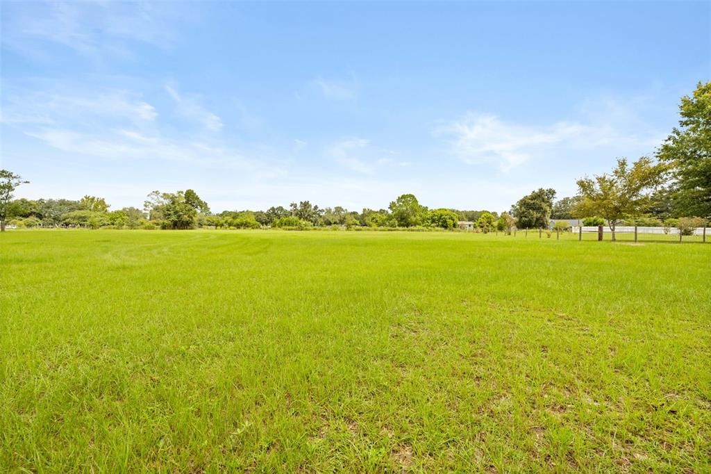 For Sale: $270,000 (3 beds, 2 baths, 864 Square Feet)