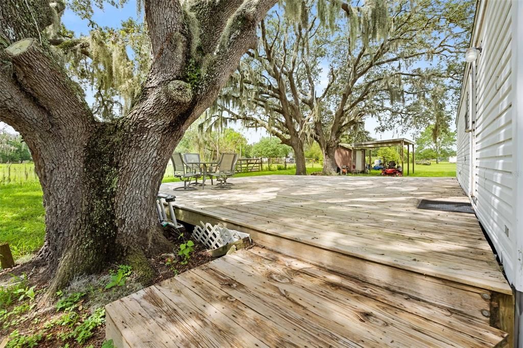 For Sale: $270,000 (3 beds, 2 baths, 864 Square Feet)