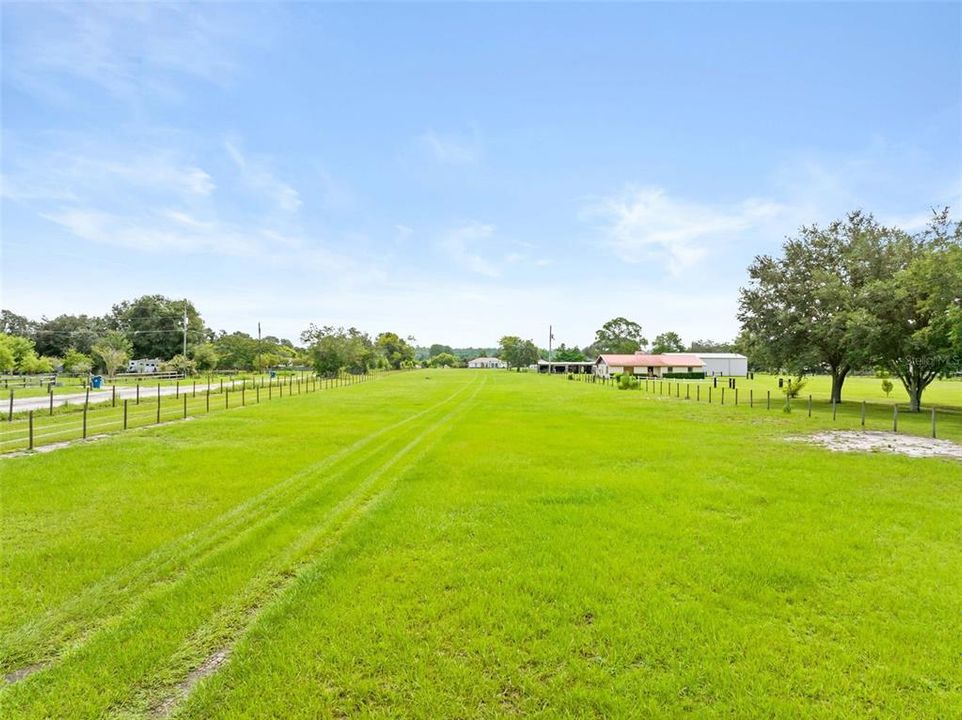 For Sale: $270,000 (3 beds, 2 baths, 864 Square Feet)