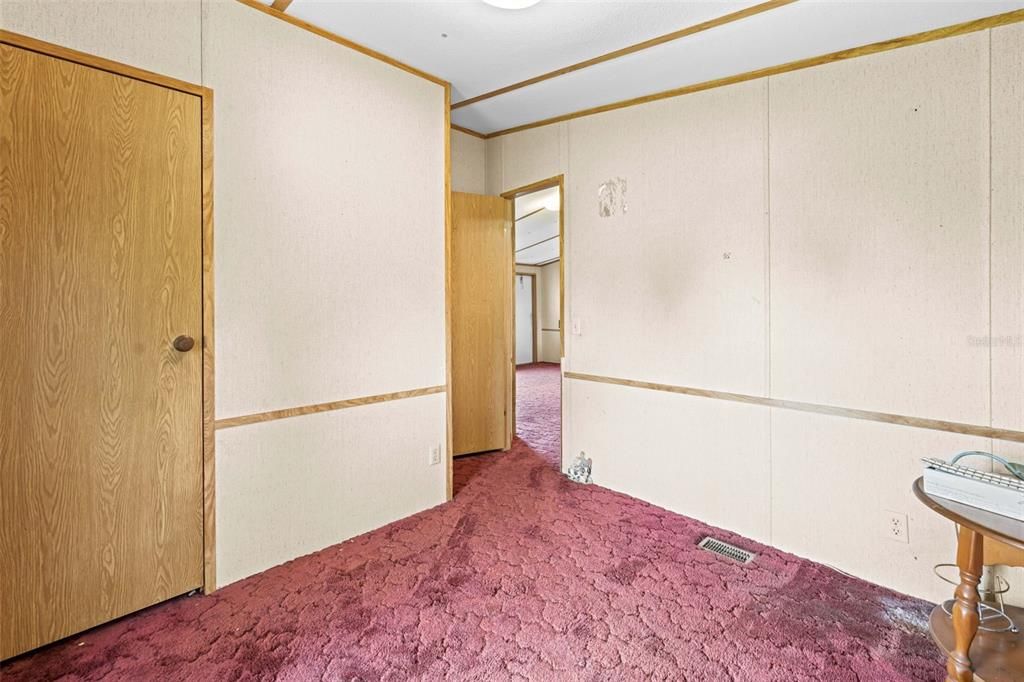 For Sale: $270,000 (3 beds, 2 baths, 864 Square Feet)