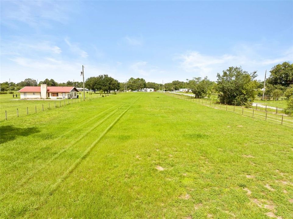 For Sale: $270,000 (3 beds, 2 baths, 864 Square Feet)