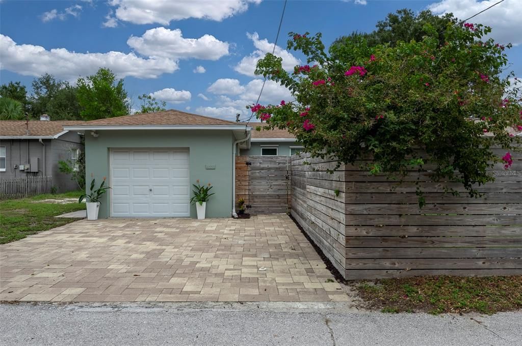 Activo con contrato: $369,000 (2 camas, 1 baños, 1344 Pies cuadrados)
