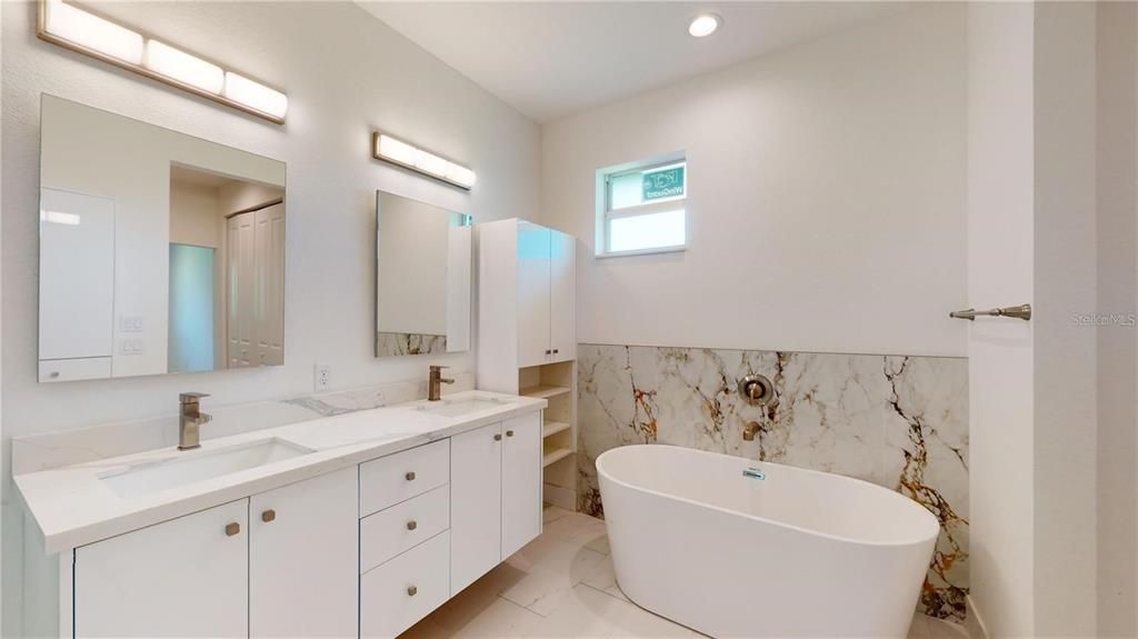 For Rent: $2,100 (3 beds, 2 baths, 1669 Square Feet)