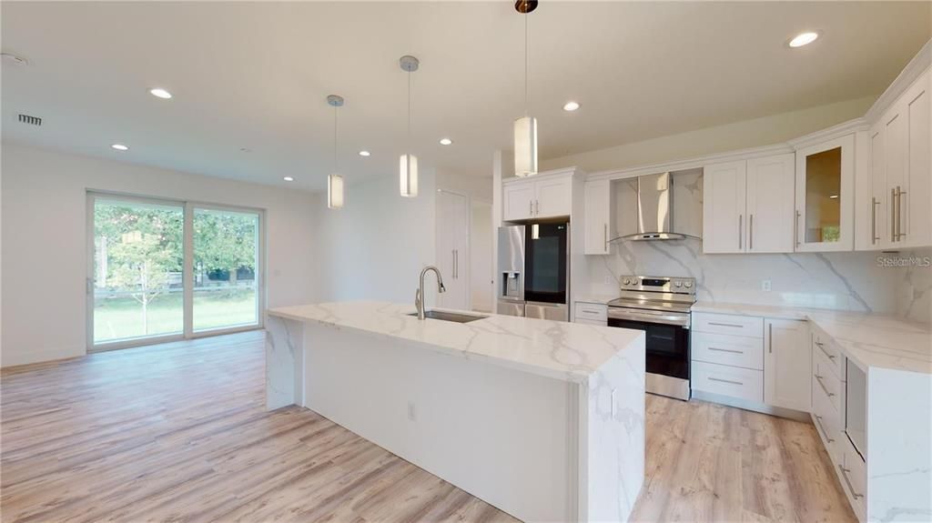 For Rent: $2,100 (3 beds, 2 baths, 1669 Square Feet)