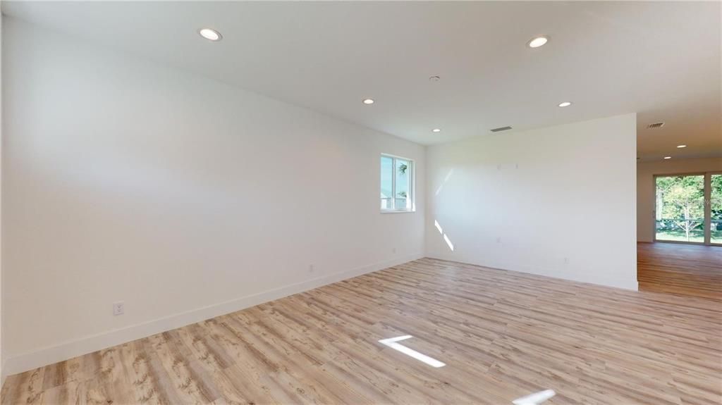 For Rent: $2,100 (3 beds, 2 baths, 1669 Square Feet)
