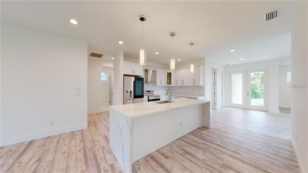 For Rent: $2,100 (3 beds, 2 baths, 1669 Square Feet)