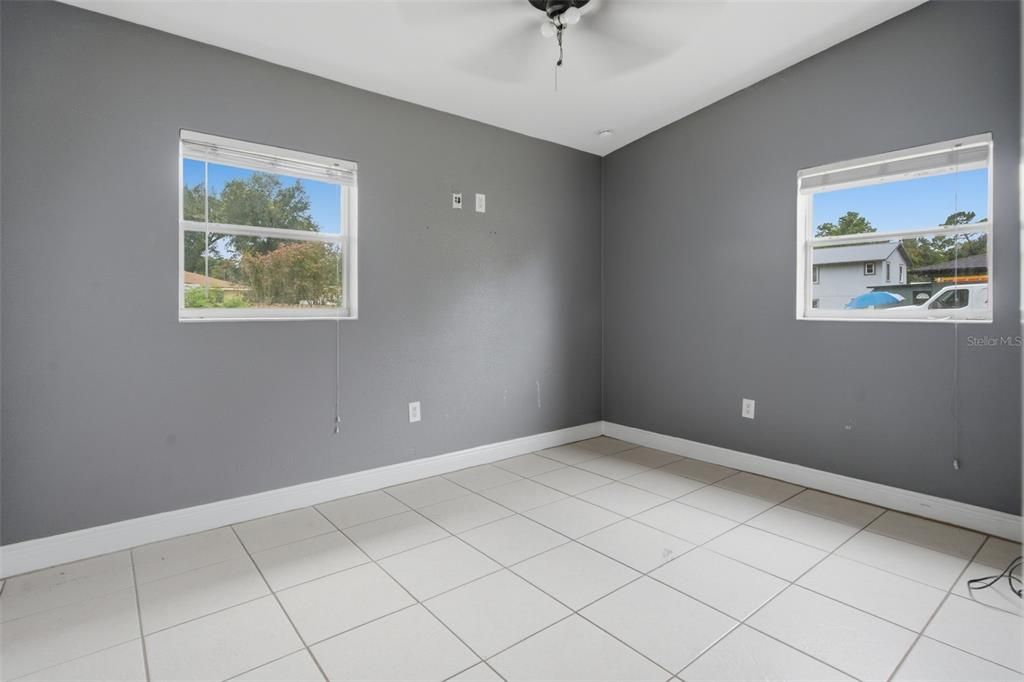 For Sale: $250,000 (3 beds, 1 baths, 888 Square Feet)