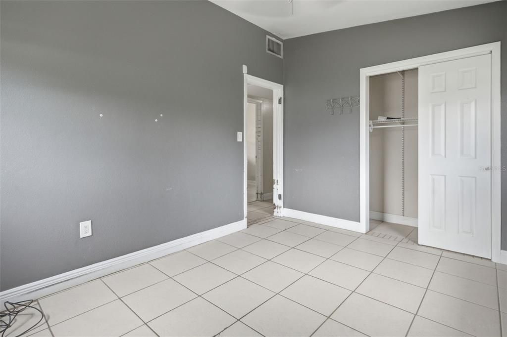 For Sale: $250,000 (3 beds, 1 baths, 888 Square Feet)