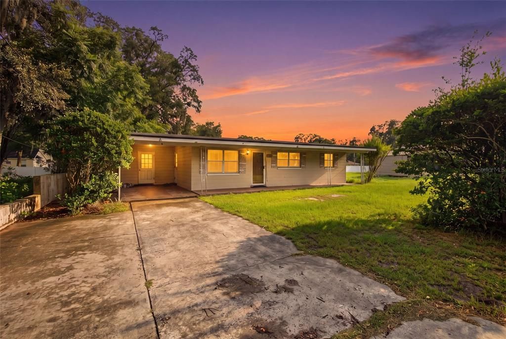 For Sale: $250,000 (3 beds, 1 baths, 888 Square Feet)