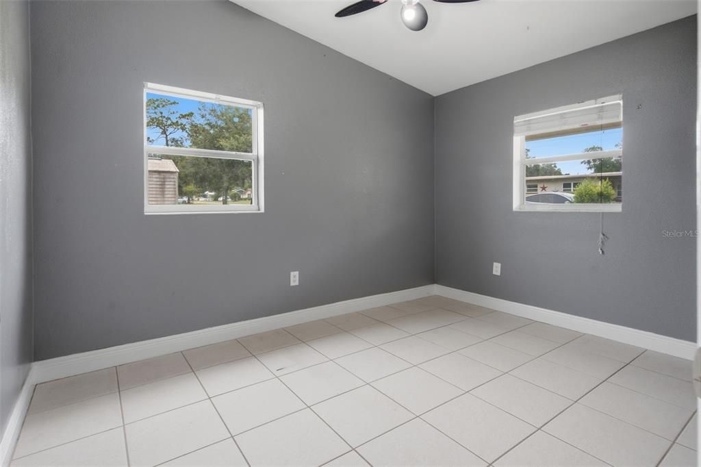 For Sale: $250,000 (3 beds, 1 baths, 888 Square Feet)