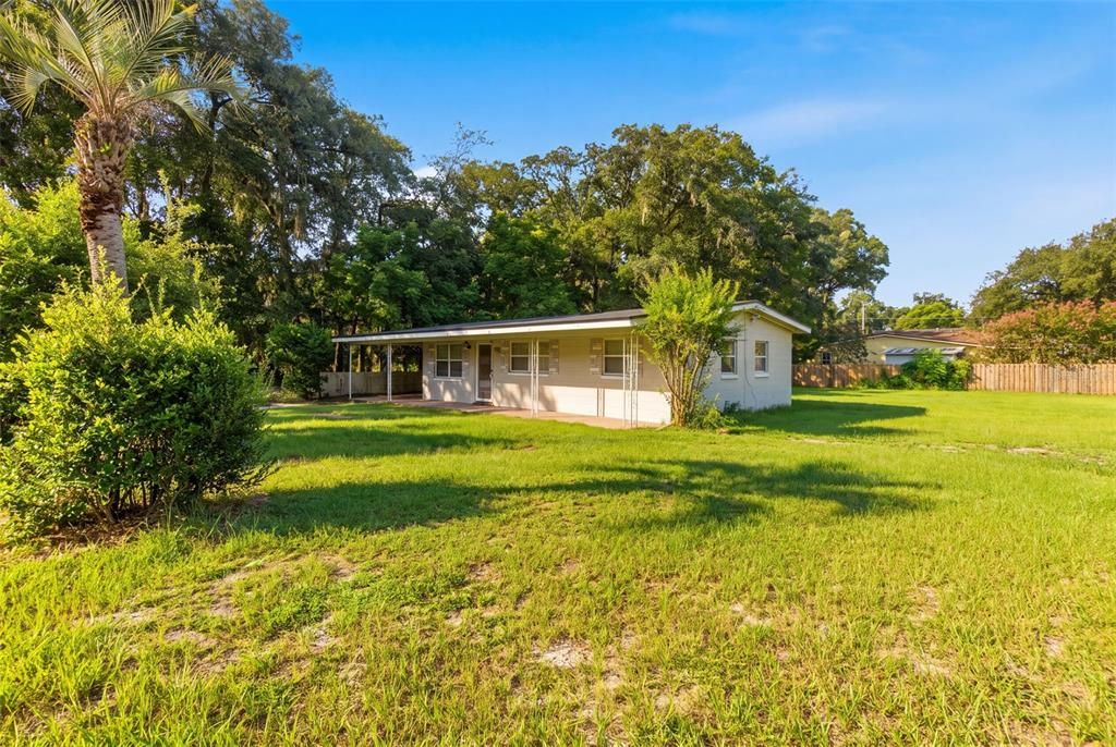 For Sale: $250,000 (3 beds, 1 baths, 888 Square Feet)