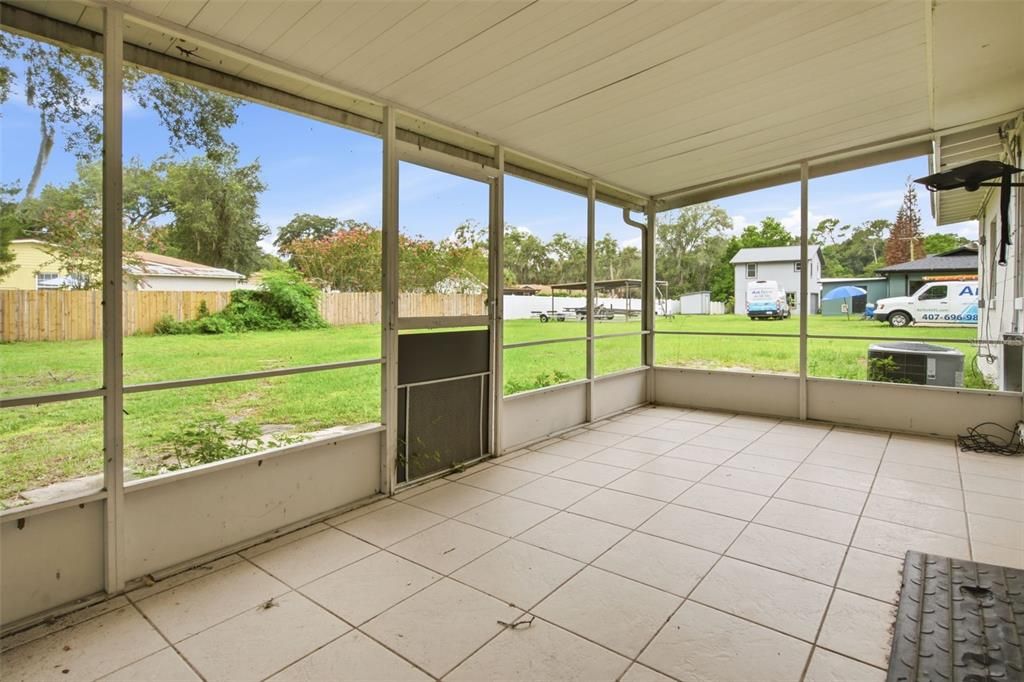 For Sale: $250,000 (3 beds, 1 baths, 888 Square Feet)