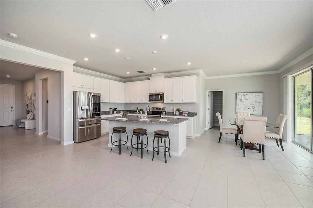 For Rent: $4,250 (5 beds, 3 baths, 3078 Square Feet)