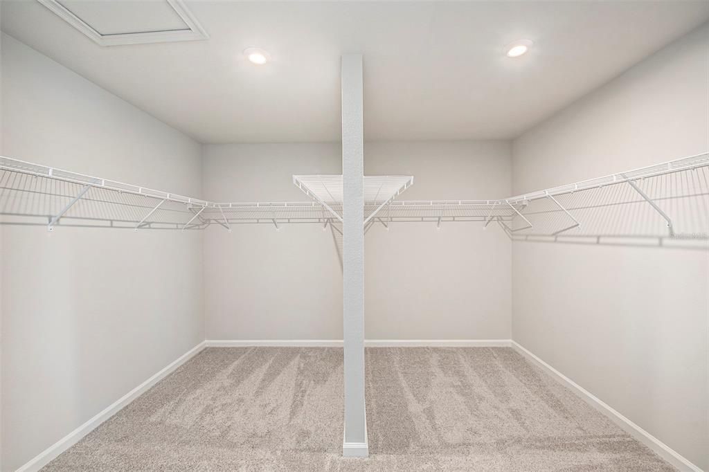 For Rent: $4,250 (5 beds, 3 baths, 3078 Square Feet)